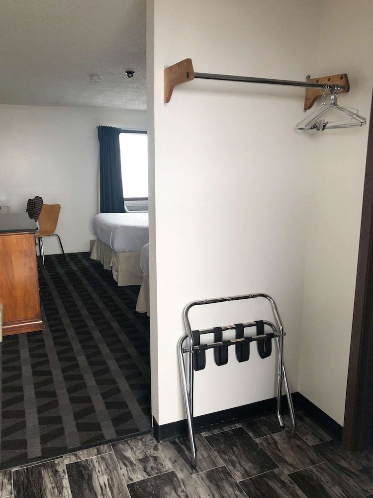 Standard Room, 2 Double Beds, Non Smoking, Refrigerator - Photo 2