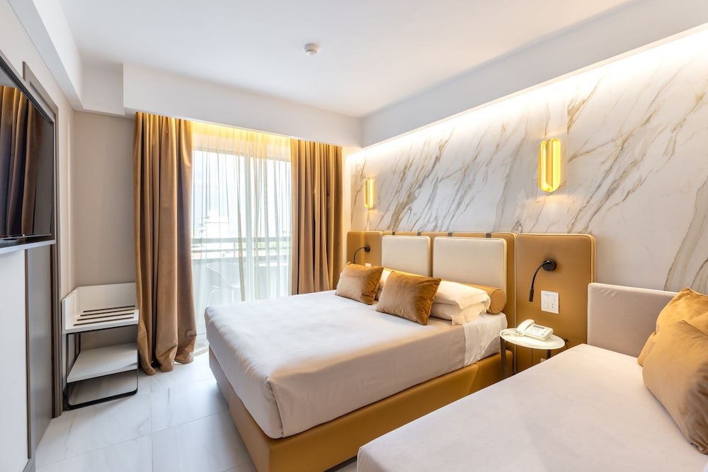 Deluxe Triple Room - Photo 8