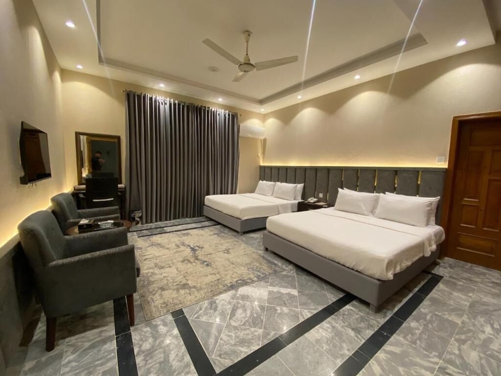 Deluxe Triple Room photo 3