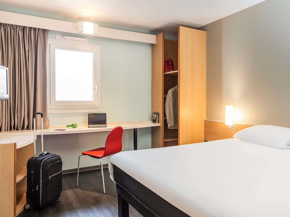 Standard Room, Multiple Beds photo 1
