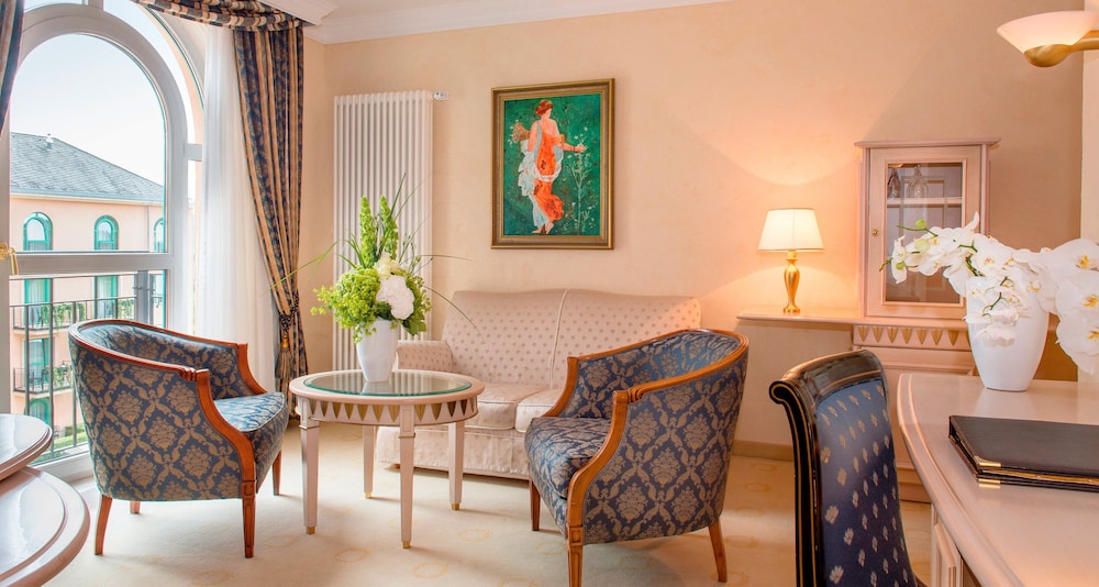 Junior Suite, 1 King Bed photo 3