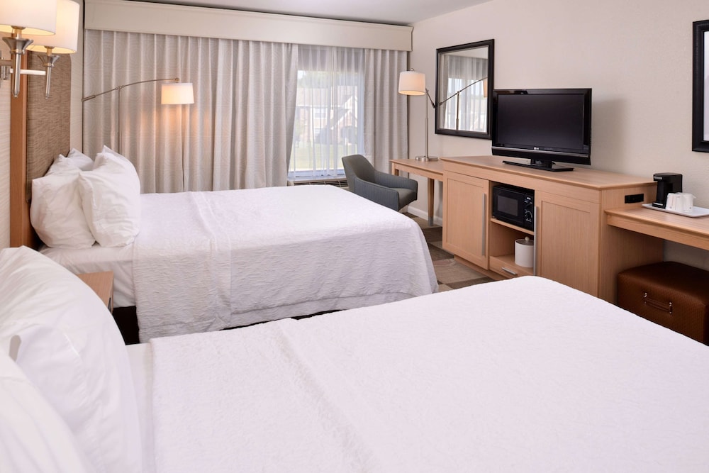 Room, 2 Queen Beds, Accessible, Bathtub - Photo 3