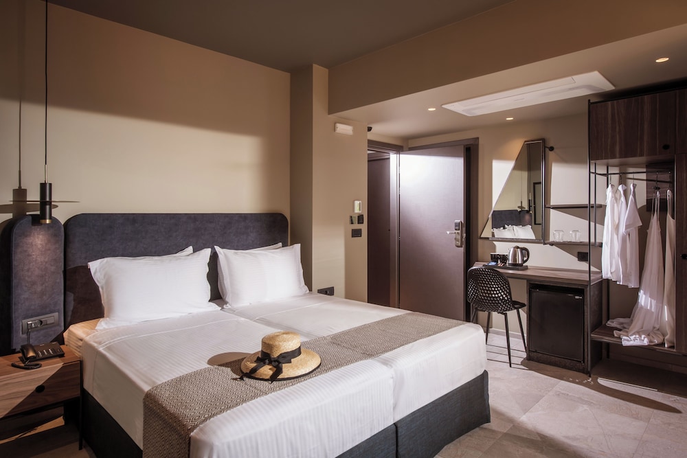 Superior Double Room Single Use - Photo 7