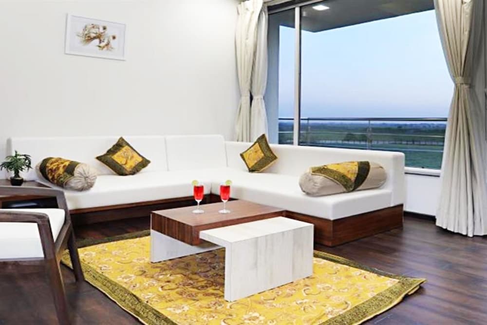 Suite, 1 King Bed, Non Smoking photo 3