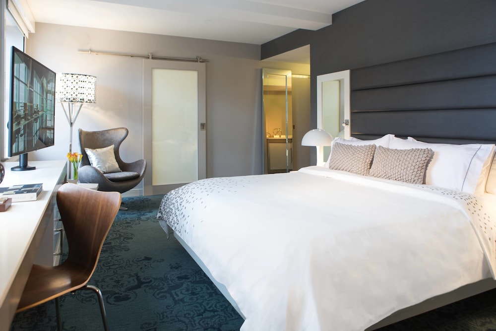 Signature Room, 1 King Bed