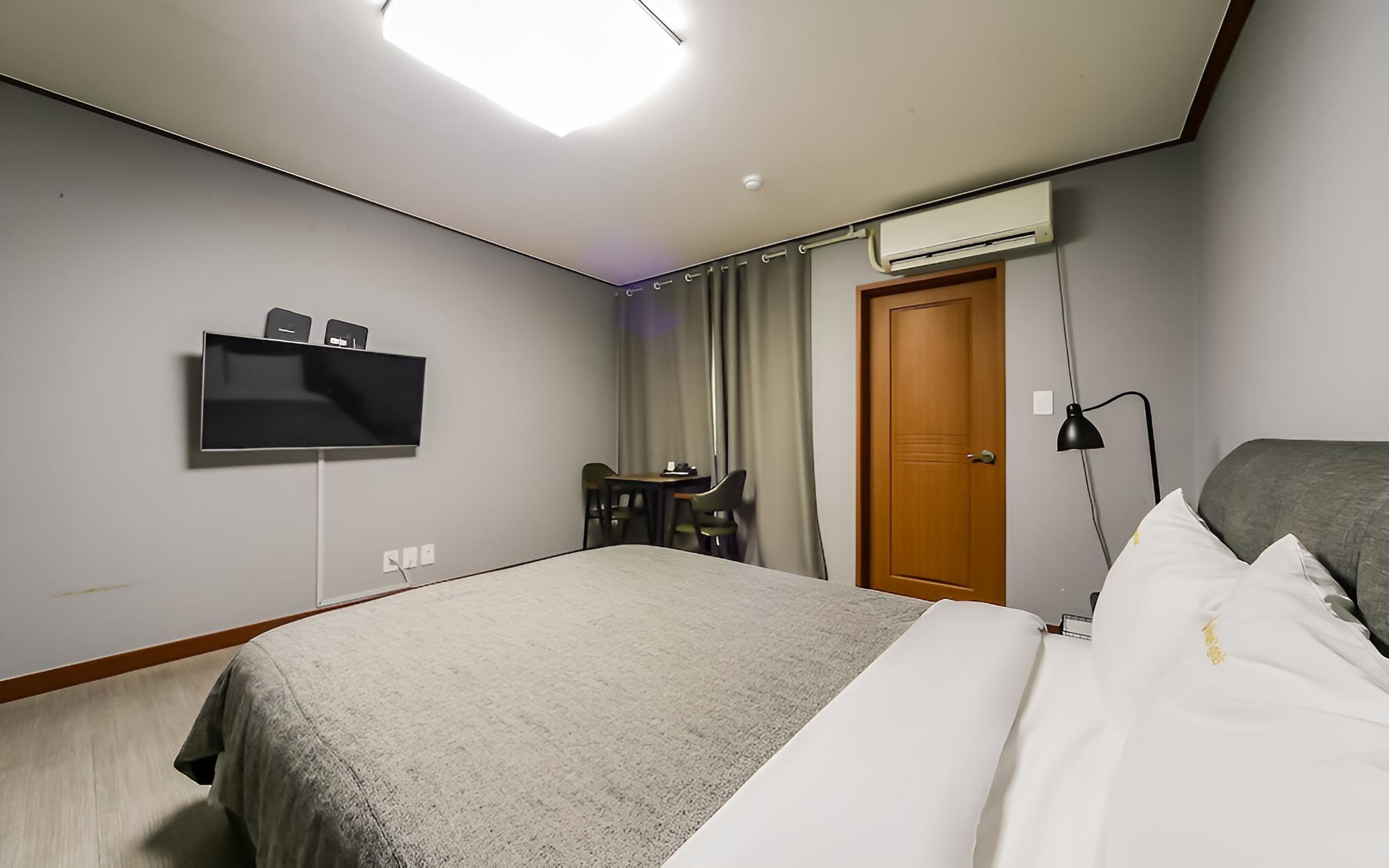 Room (Family room *4 people standard* (2 be) - Photo 15