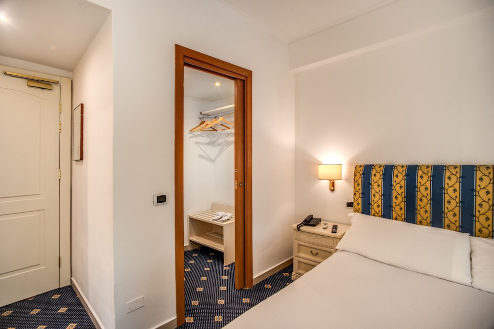Deluxe Suite photo 2