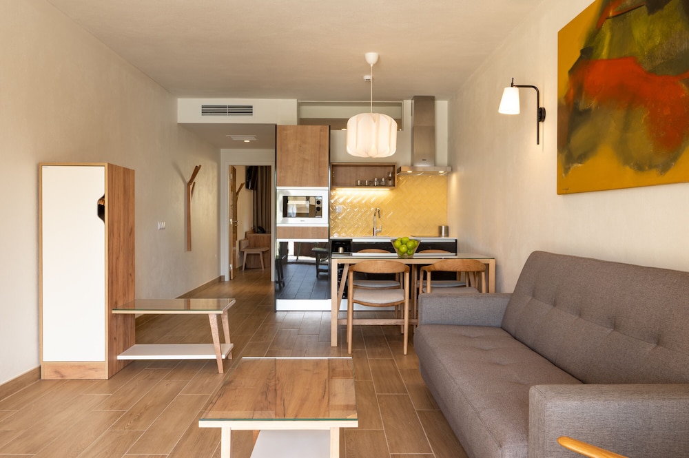 Superior Apartment, Balcony, Pool View (with balcony or terrace)