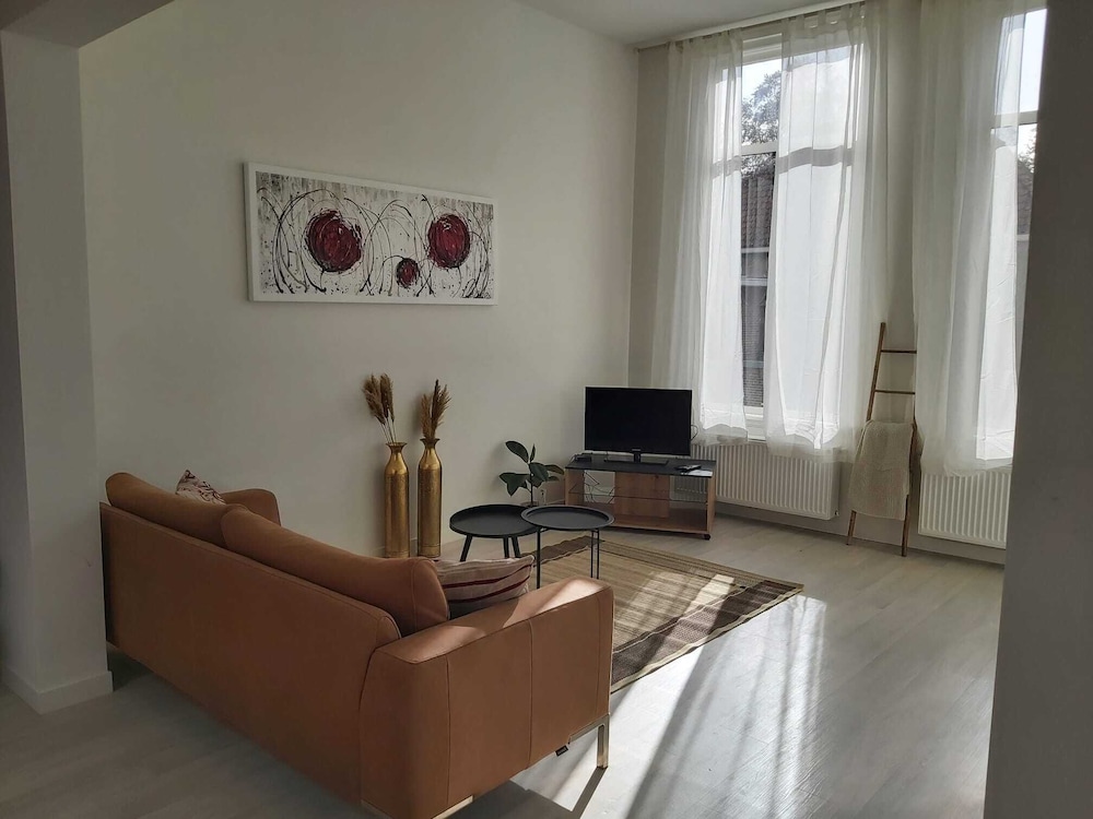 Deluxe Apartment, 1 Bedroom, Mezzanine photo 2