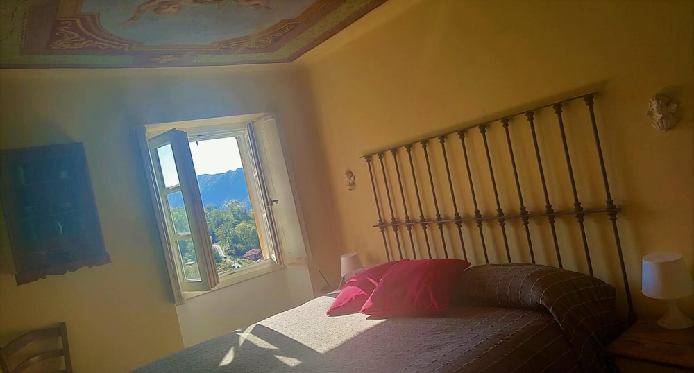 Luxury House photo 2