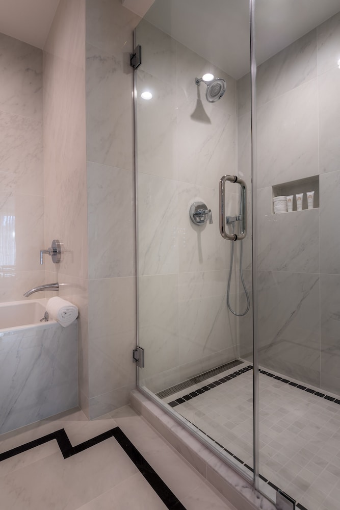 Plaza Luxury Suite Double thumbnail 6