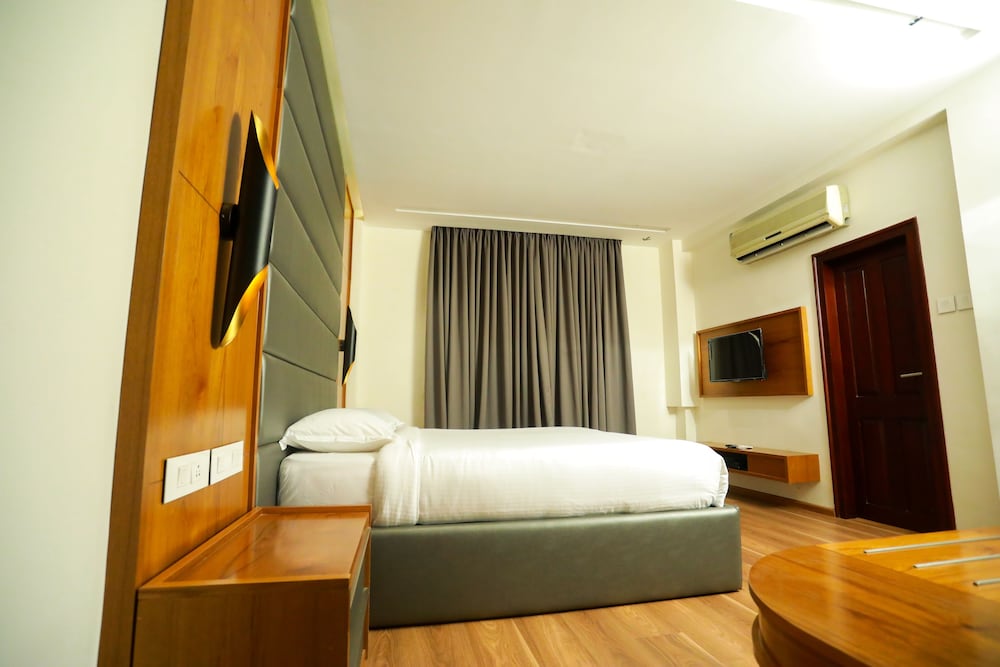 Deluxe Double Room, 1 Queen Bed, Accessible, Non Smoking photo 2