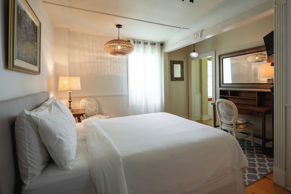 Room (Lucy Lee) photo 3