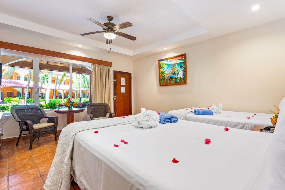 Standard Room, 2 Double Beds - Photo 1