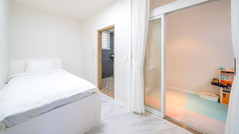 Basic Room, 3 Bedrooms (M-C 101(Kids Poolvilla))