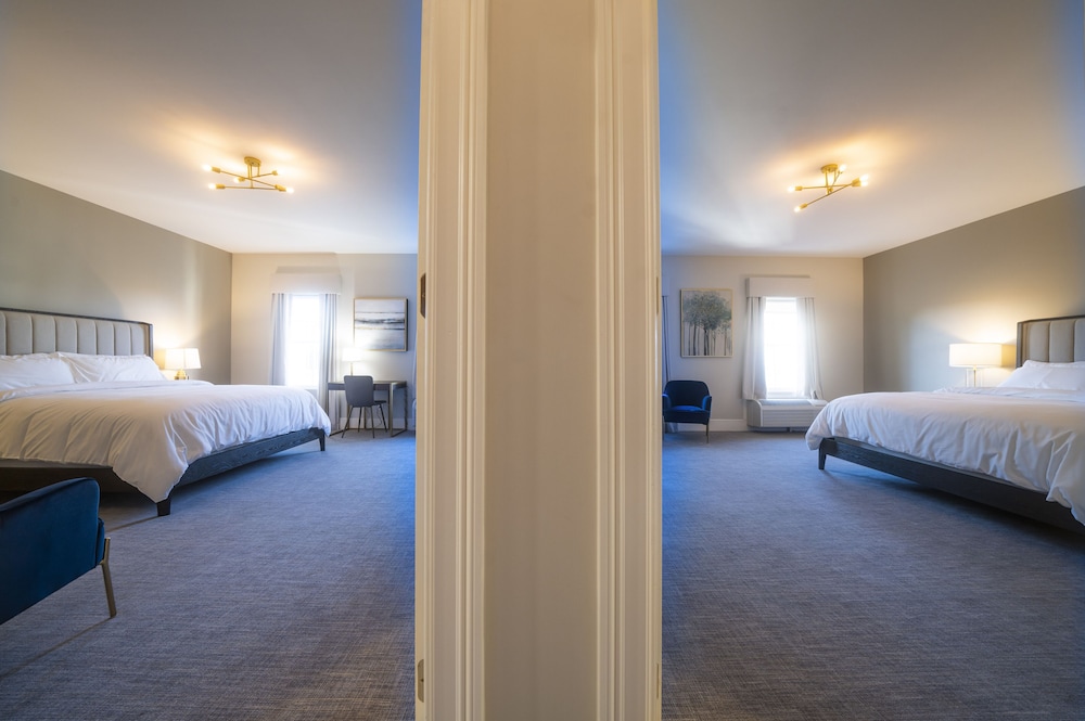 Luxury Double Room, Multiple Beds, 2 Bathrooms