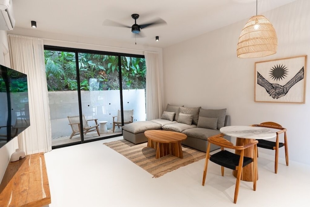 Nala Luxury Living - King Suite #1 photo 3