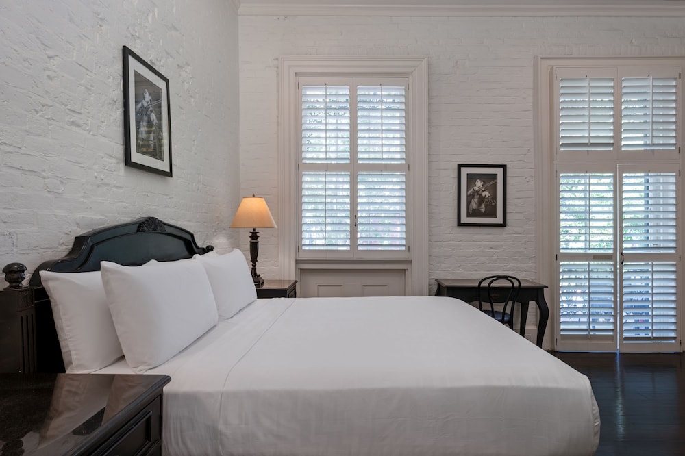 Royal Suite, 1 King Bed, Non Smoking, Balcony - Photo 1