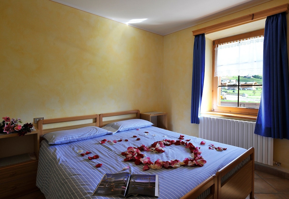 Family Apartment, Multiple Bedrooms, 2 Bathrooms (Rododendro)