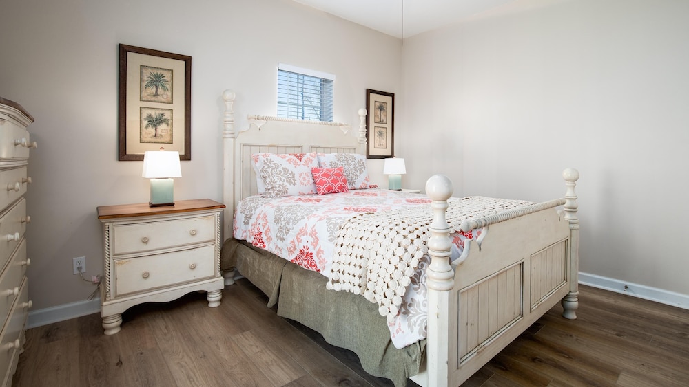 Townhome, Multiple Beds (The Bungalows At Seagrove 114) photo 2