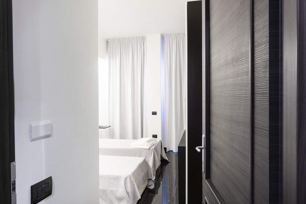 Superior Double or Twin Room, Private Bathroom, Courtyard View photo 2