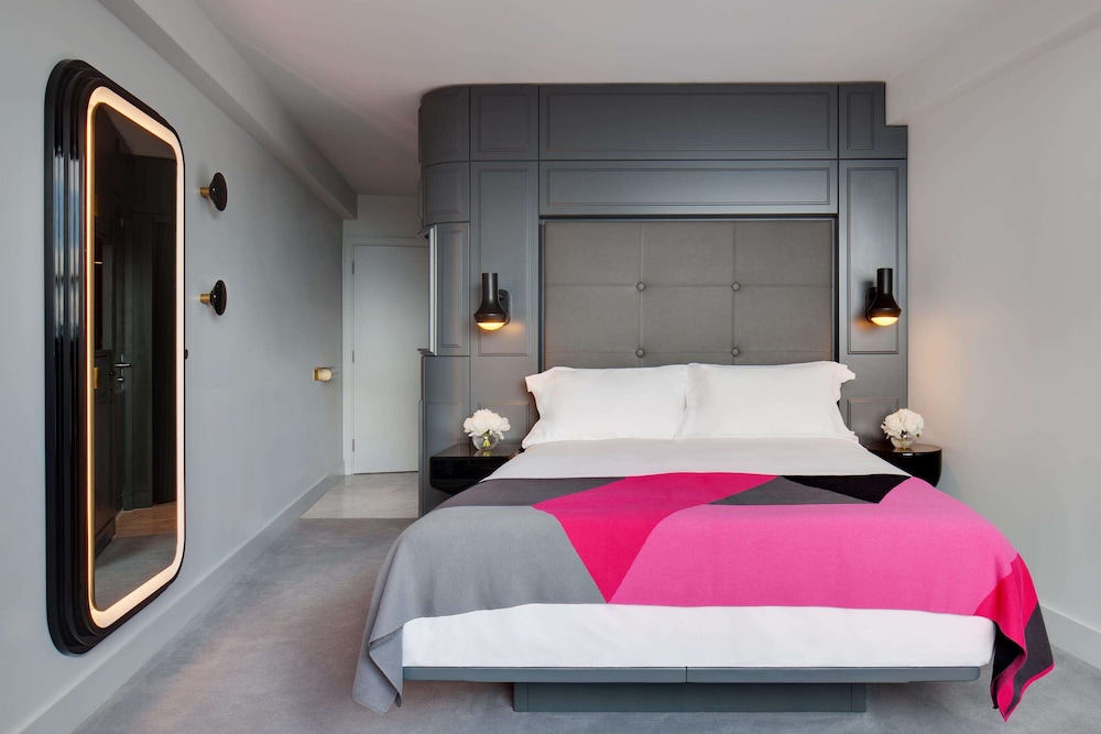 Standard Room, 1 Queen Bed