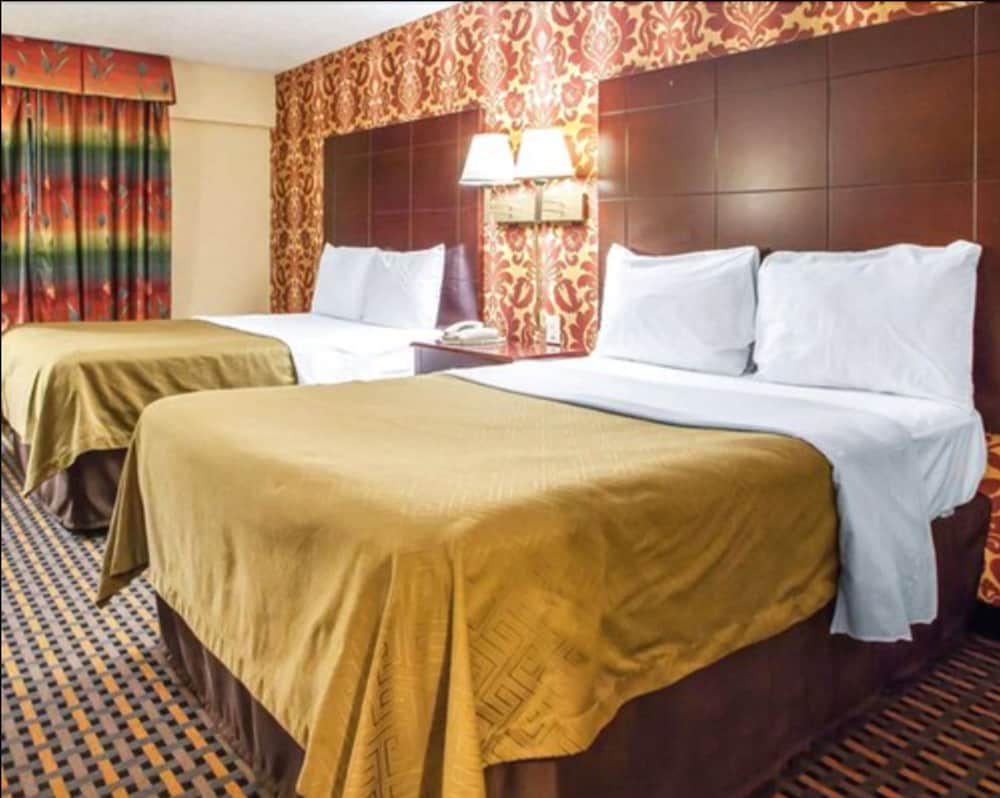 Room, 2 Double Beds, Non Smoking - Photo 4