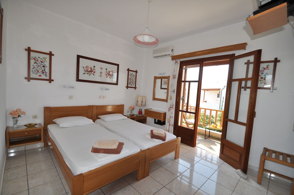 Standard Room photo 2
