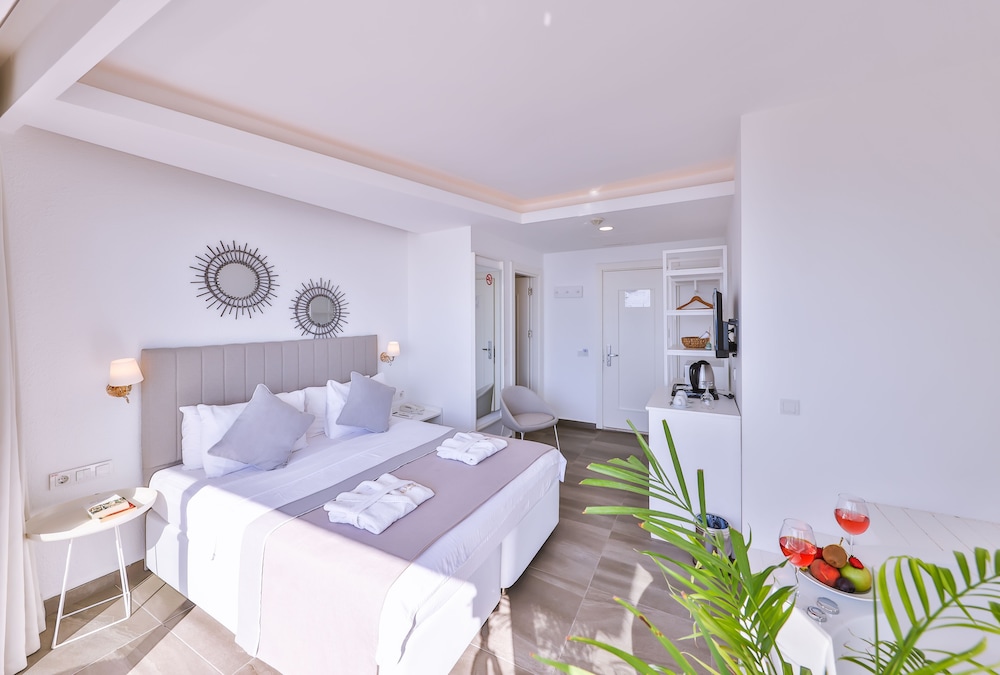 Honeymoon Room, Jetted Tub, Sea View photo 3
