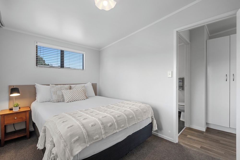 Self-Contained Unit (Park Motel - Access) (2BR) photo 3