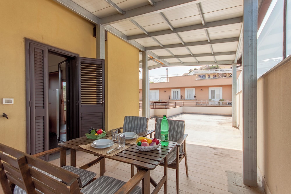 Family Apartment, Multiple Bedrooms (Vicerè Apartment With AC and Wi-Fi)