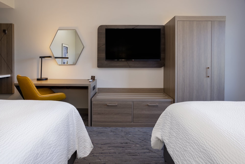 Standard Room, 2 Queen Beds - Photo 4
