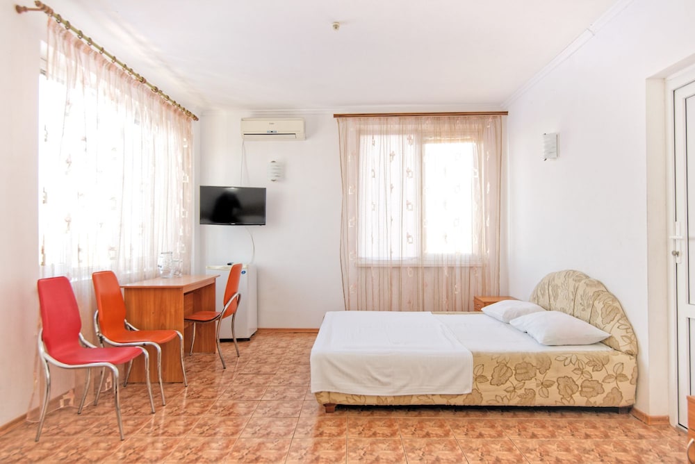Standard Room (6 Persons)