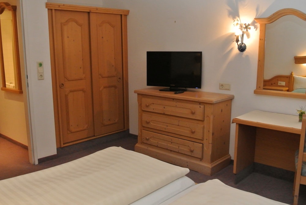 Standard Double Room, Balcony, Mountain View photo 3