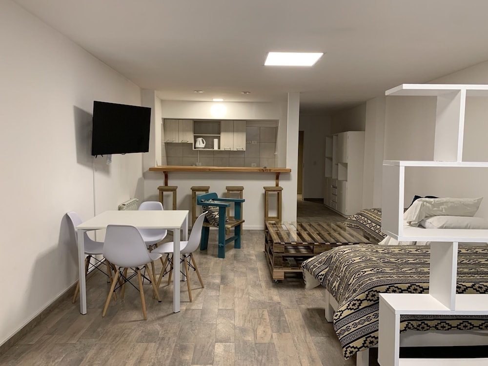 Studio Suite (410) photo 1