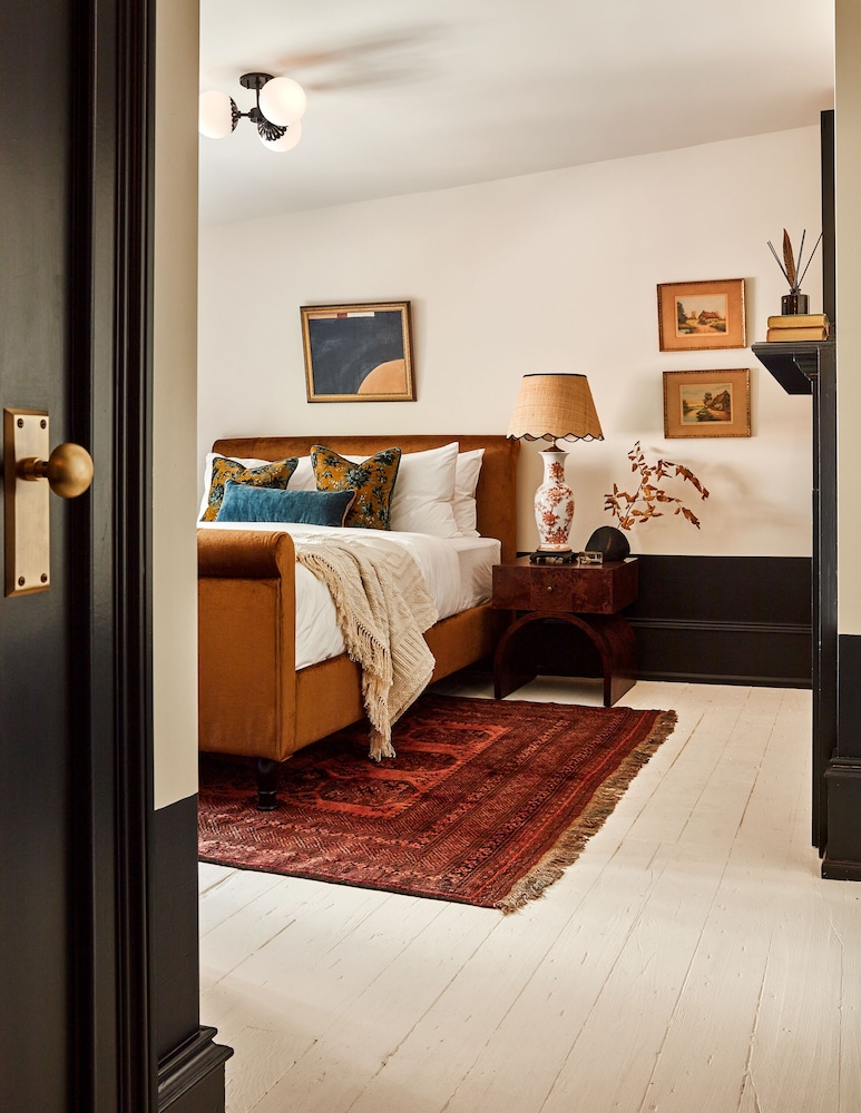 Classic Room, 1 Queen Bed (The Abigail, Floor 4)