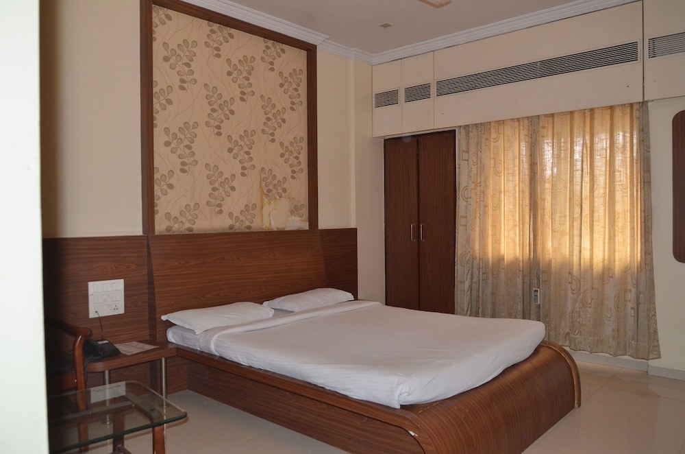 Family Room, 2 Bedrooms photo 3