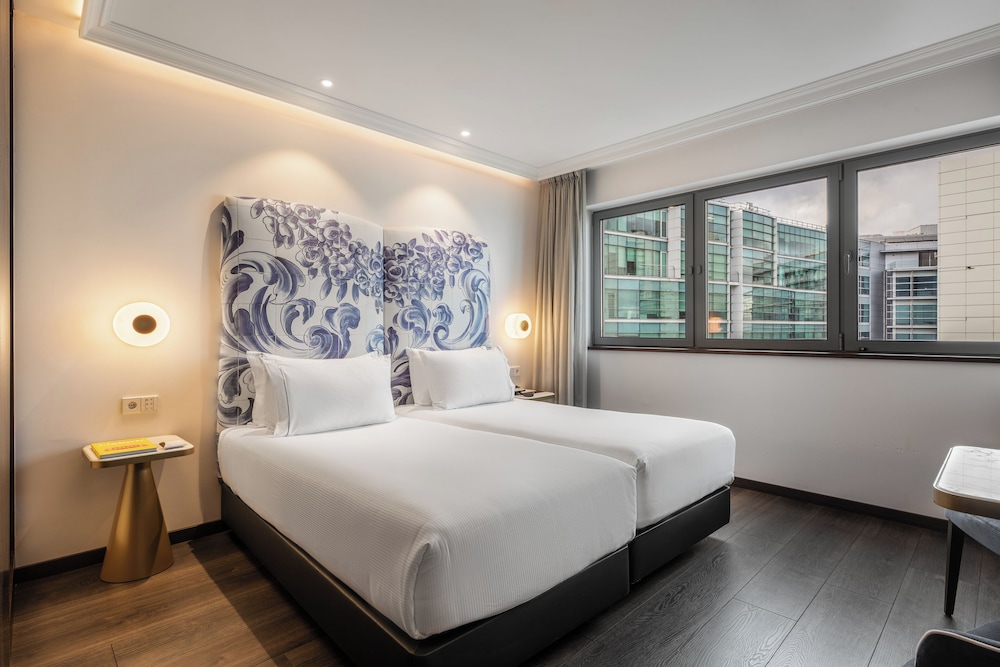 Deluxe Double Room Single Use, City View - Photo 16