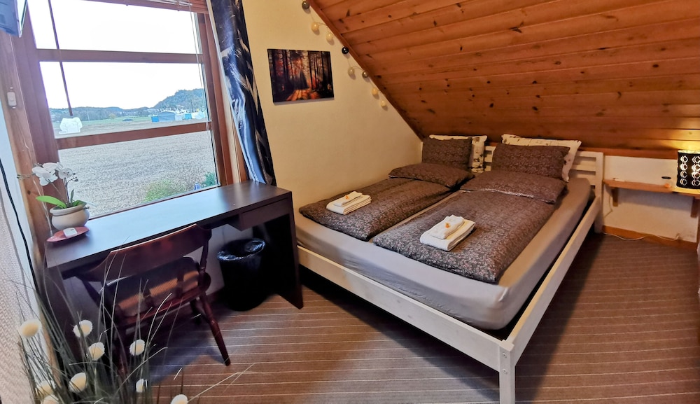 Premium Room, 1 Queen Bed, Garden View