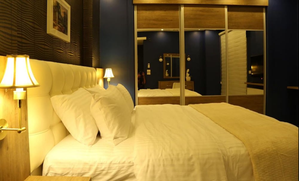 Luxury Apartment, 3 Bedrooms, Non Smoking, Fountain Pool View (AB)