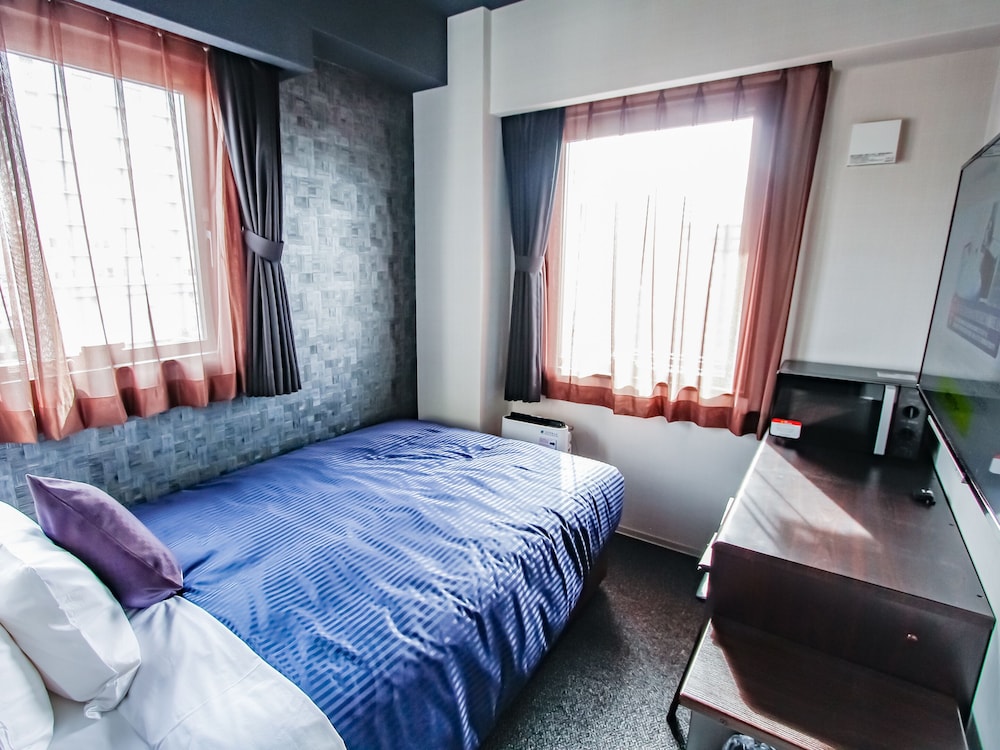 Single Room, Smoking