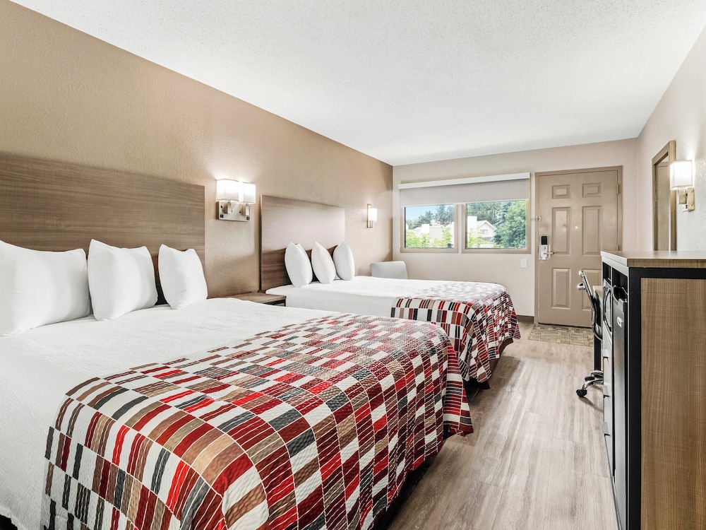 Deluxe Room, 2 Queen Beds, Non Smoking - Photo 6