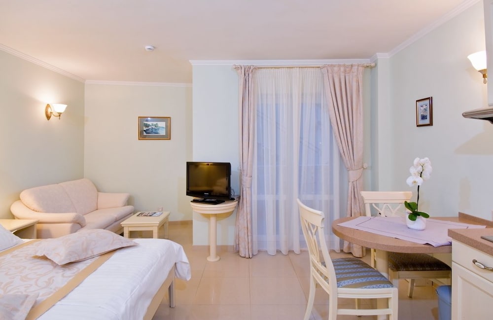 Studio, Balcony, Partial Sea View (Apartment)