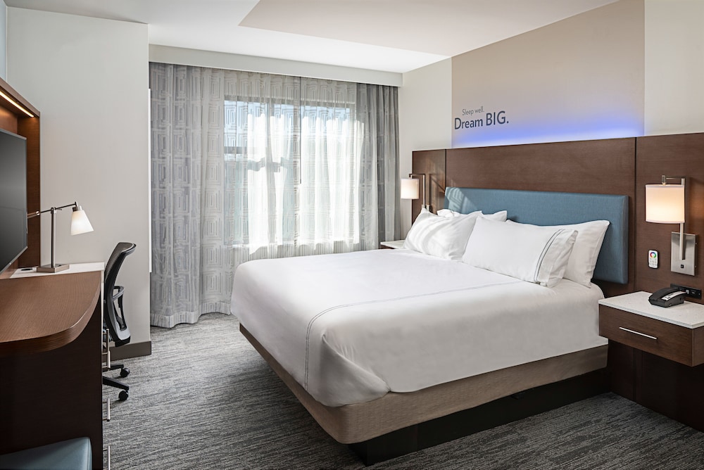 Suite, 1 Bedroom, Roll-in Shower (Mobility Accessible) - Photo 2