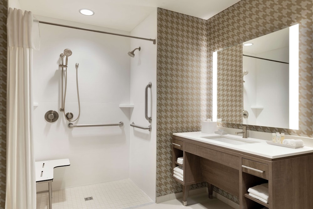 Studio, 1 King Bed, Accessible, Bathtub (Mobility & Hearing) - Photo 5