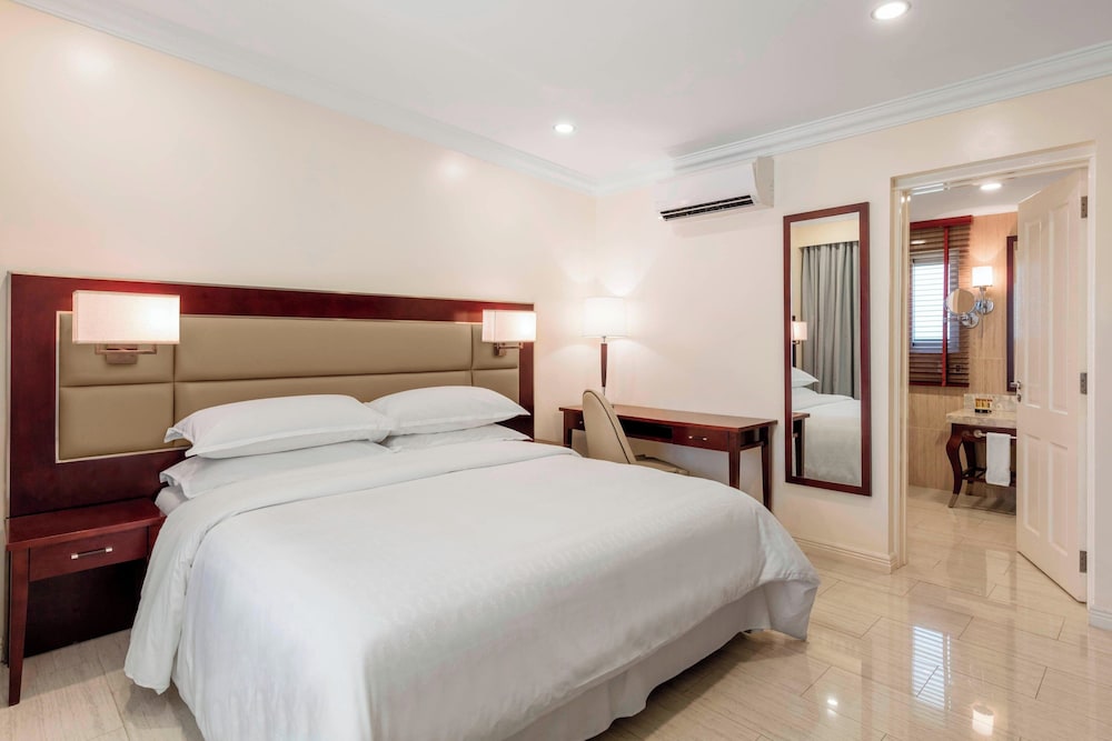Room, 1 King Bed, Pool View photo 1