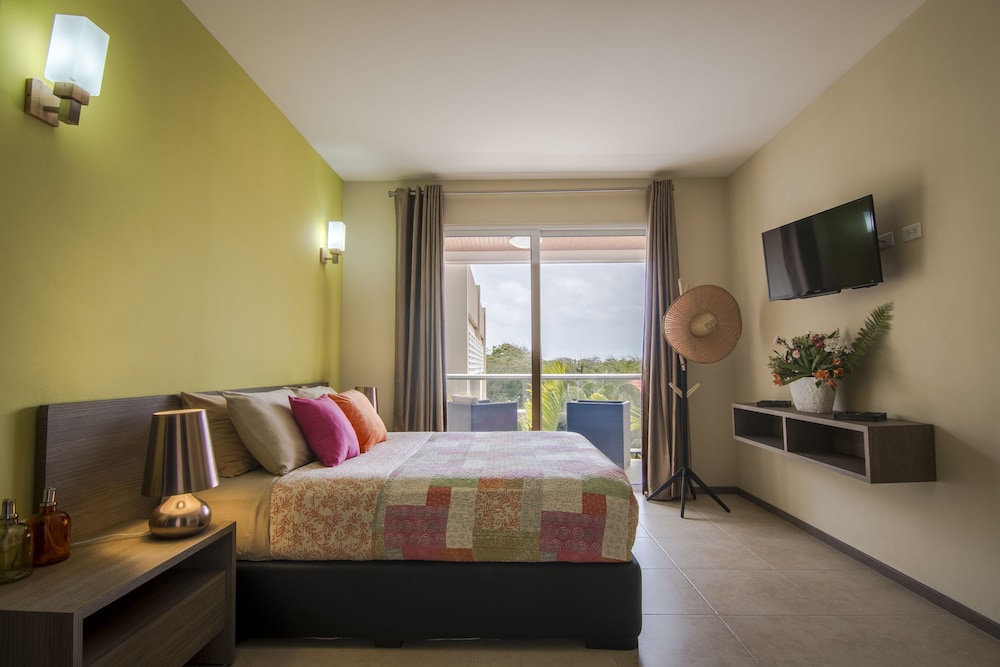 Design Apartment, 2 Bedrooms, Kitchen, Garden View