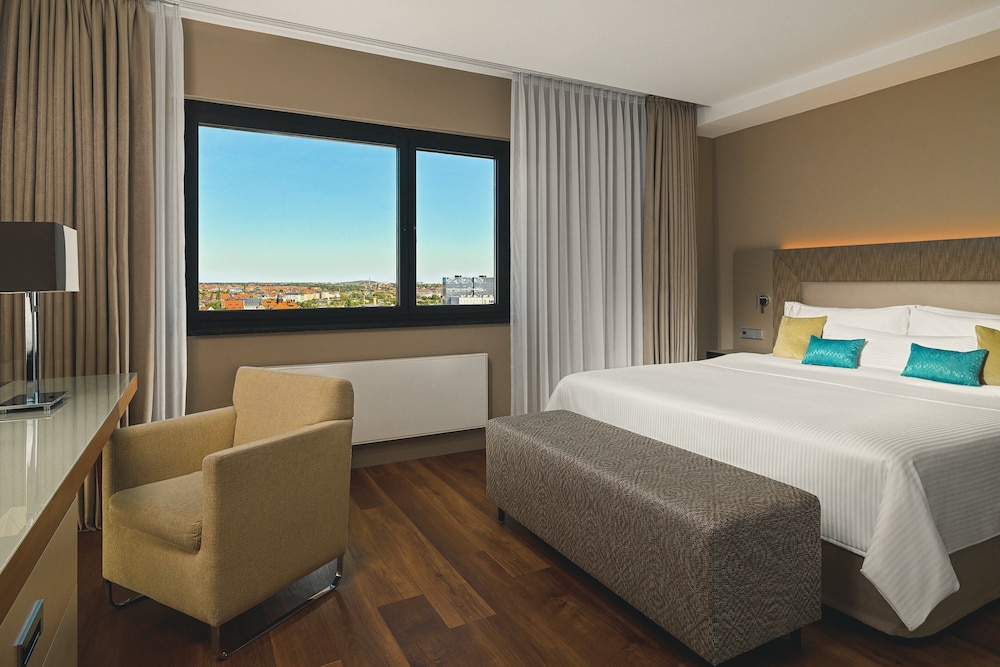 Executive Suite, 1 Bedroom, City View