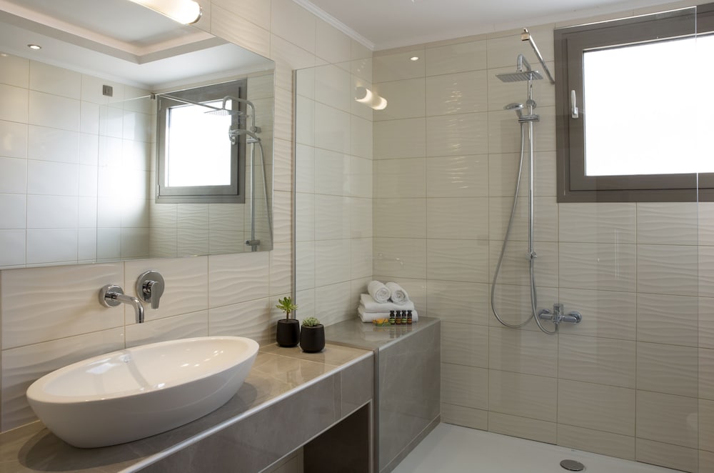 Deluxe Double Room Sharing Pool - Photo 4