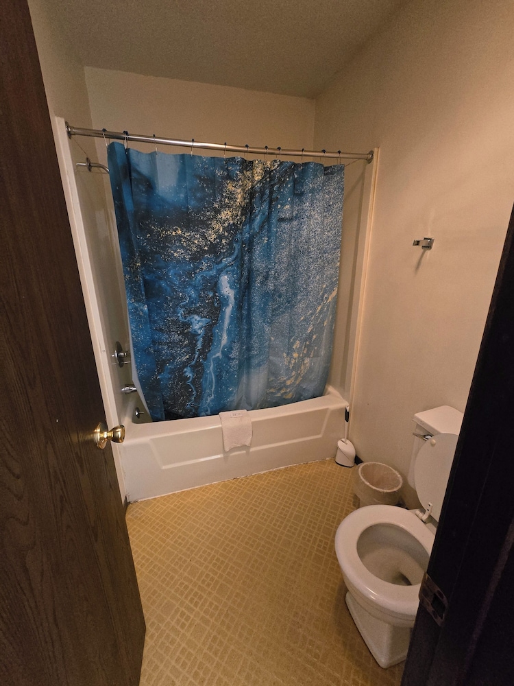 Room, 2 Queen Beds, Non Smoking - Photo 12
